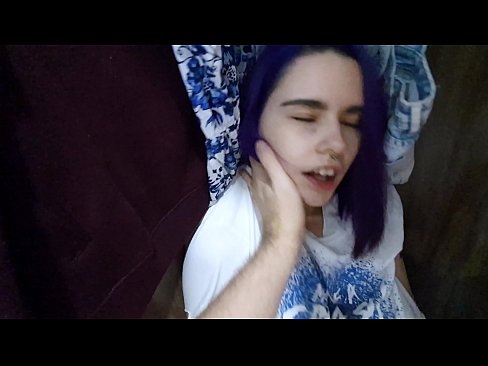 ❤️ Lorg mi mo sis anns a’ chlòsaid agus chuidich i cum ❤❌ Porno aig gd.pornokey.ru ❌