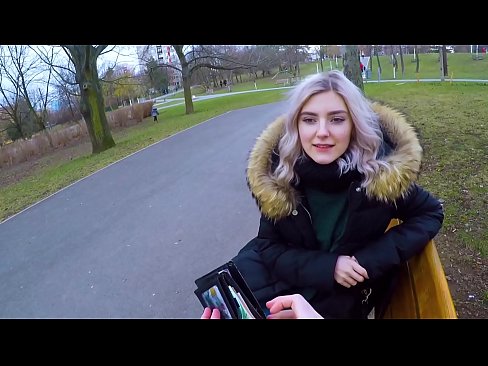 ❤️ Swallows hot cum coigreach airson airgead - blowjob anns a 'phàirc le Eva Elfie ❤❌ Porno aig gd.pornokey.ru ❌